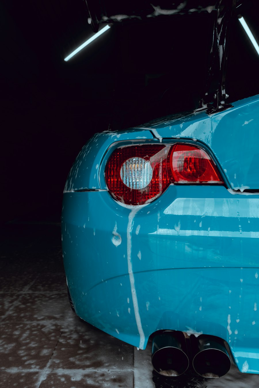 Lavage extérieur d'une voiture à Tours